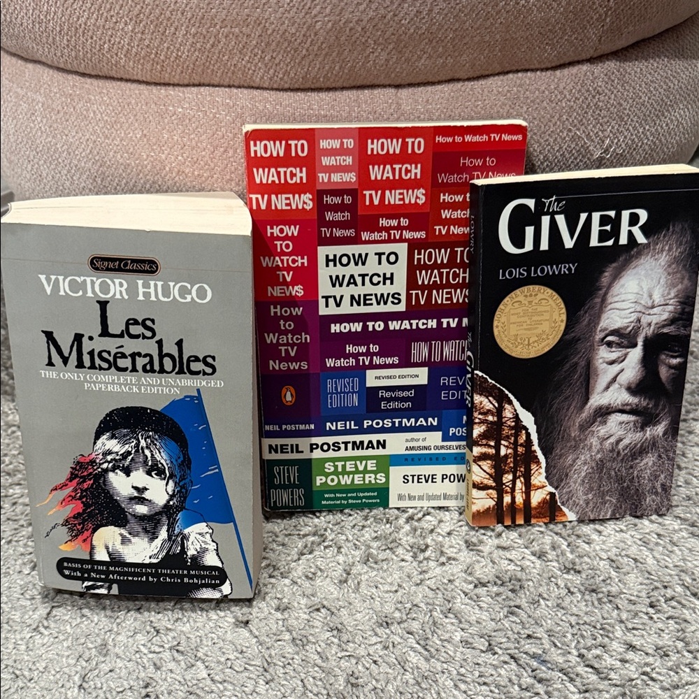 Les Misérables and The Giver Book Set